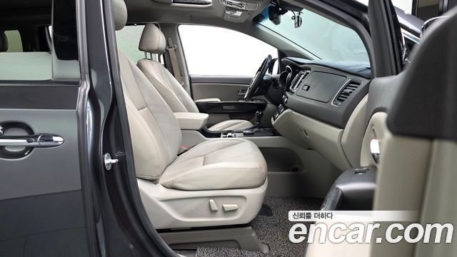 Kia Canival 2016 — photo 16
