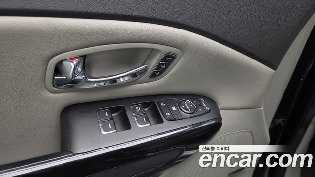 Kia Canival 2016 — photo 28