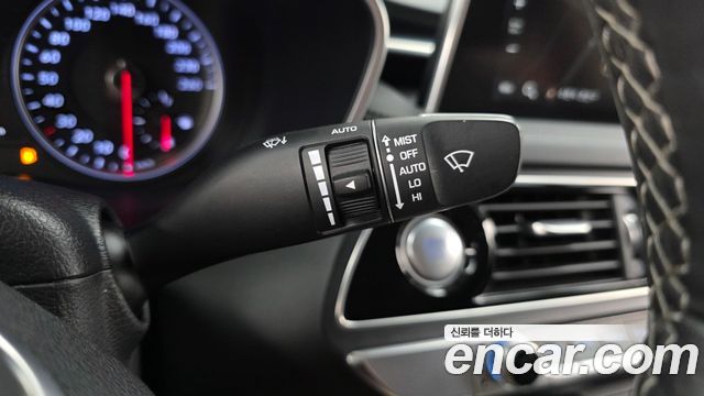 Genesis G70 2020 — photo 28