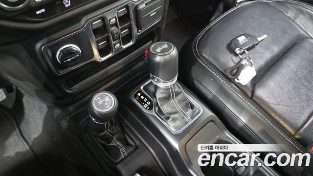 Jeep Wrangler 2023 — photo 12