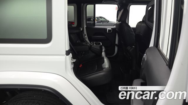 Jeep Wrangler 2023 — photo 17