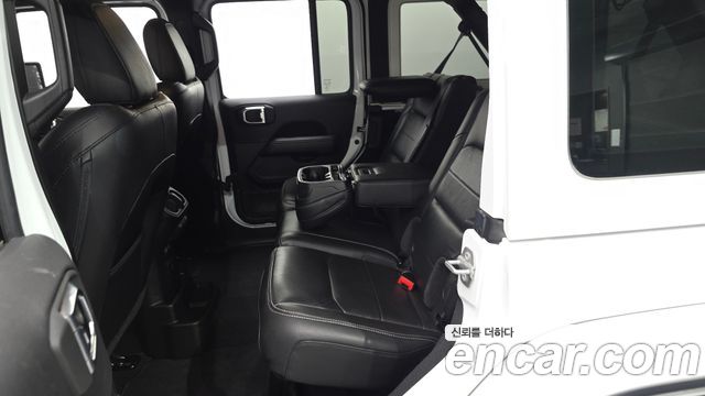 Jeep Wrangler 2023 — photo 18