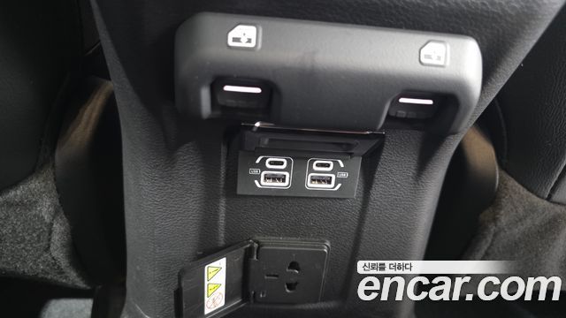 Jeep Wrangler 2023 — photo 19