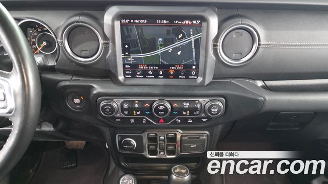 Jeep Wrangler 2023 — photo 20