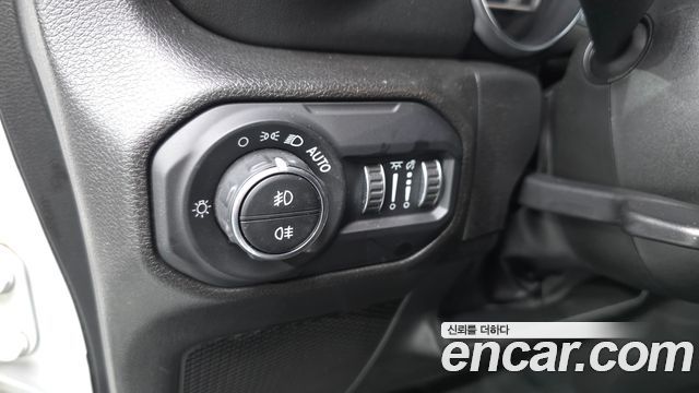 Jeep Wrangler 2023 — photo 26