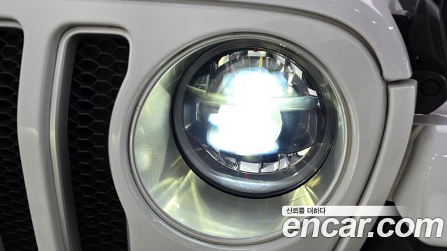 Jeep Wrangler 2023 — photo 8
