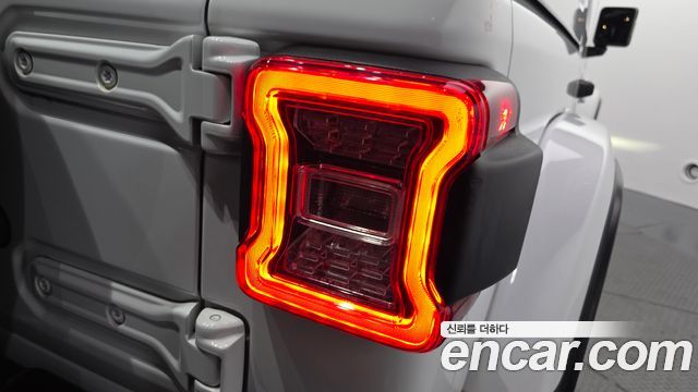 Jeep Wrangler 2023 — photo 9