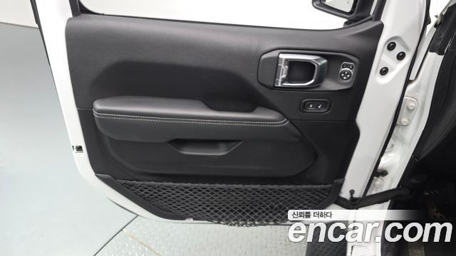 Jeep Wrangler 2023 — photo 14