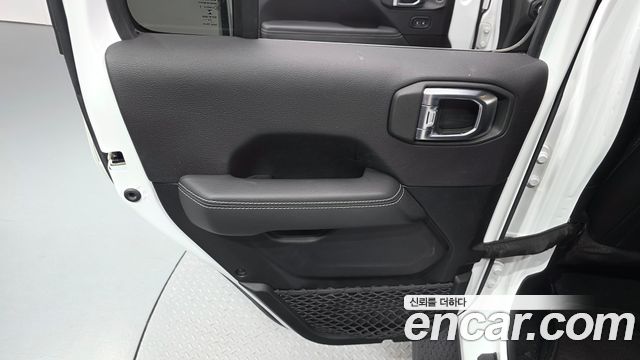Jeep Wrangler 2023 — photo 15