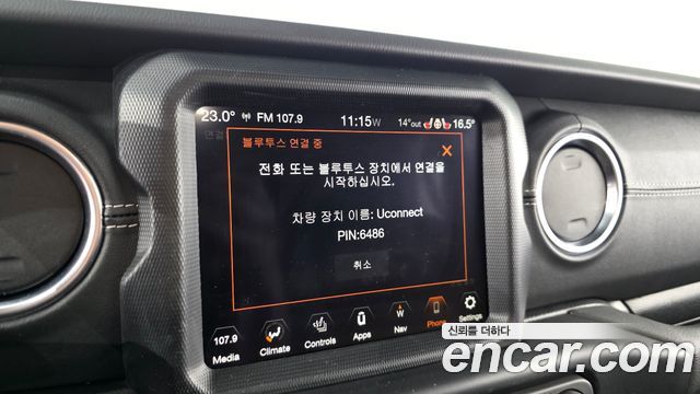 Jeep Wrangler 2023 — photo 28