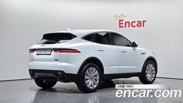 Jaguar E-PACE 2018 — photo 2