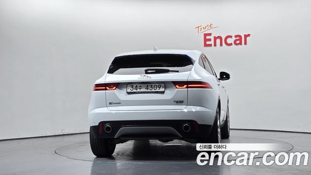 Jaguar E-PACE 2018 — photo 4