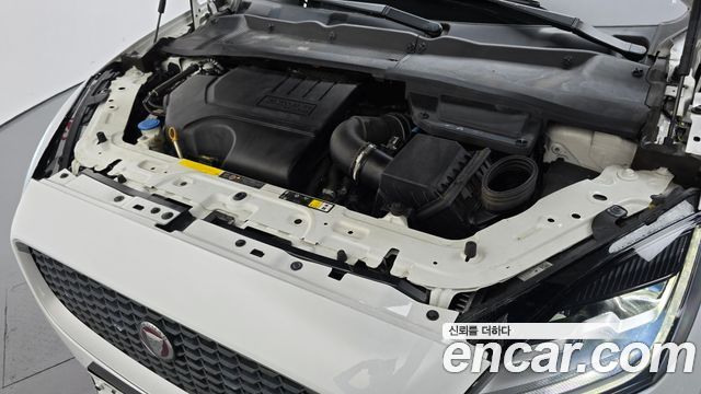 Jaguar E-PACE 2018 — photo 6