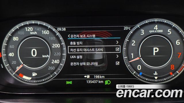 Jaguar E-PACE 2018 — photo 11