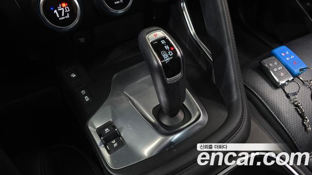 Jaguar E-PACE 2018 — photo 12
