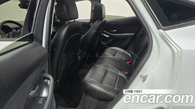 Jaguar E-PACE 2018 — photo 17