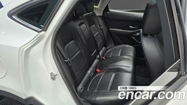 Jaguar E-PACE 2018 — photo 18