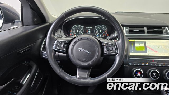 Jaguar E-PACE 2018 — photo 19