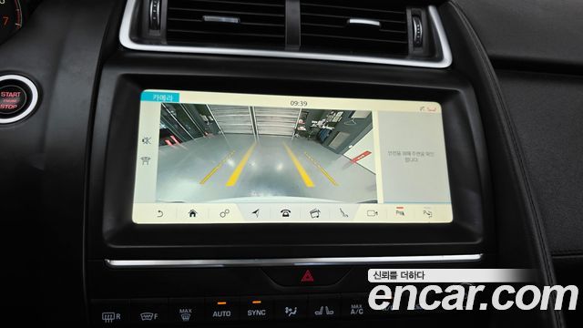 Jaguar E-PACE 2018 — photo 22
