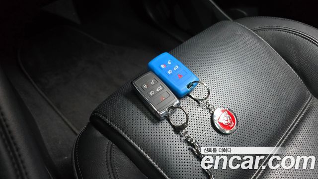 Jaguar E-PACE 2018 — photo 23