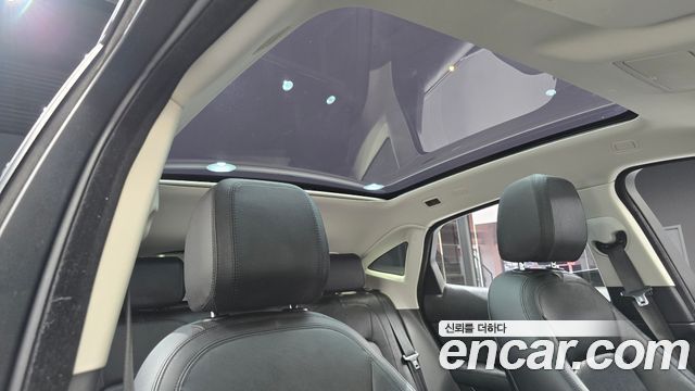 Jaguar E-PACE 2018 — photo 25