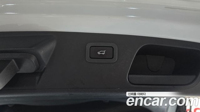 Jaguar E-PACE 2018 — photo 26