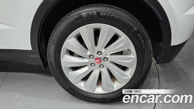 Jaguar E-PACE 2018 — photo 7