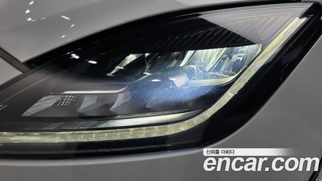 Jaguar E-PACE 2018 — photo 8