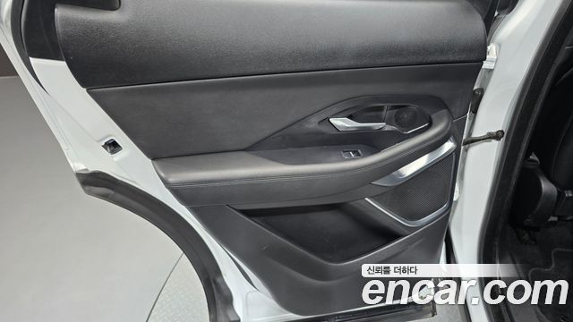 Jaguar E-PACE 2018 — photo 15