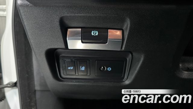 Jaguar E-PACE 2018 — photo 30