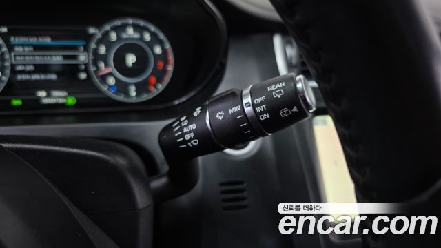 Jaguar E-PACE 2018 — photo 36