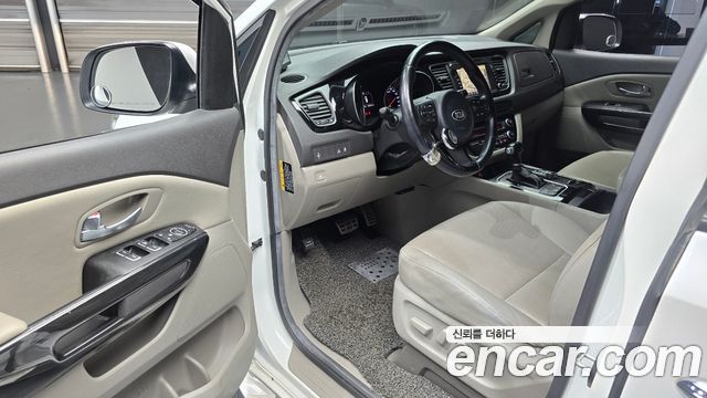 Kia Canival 2015 — photo 13
