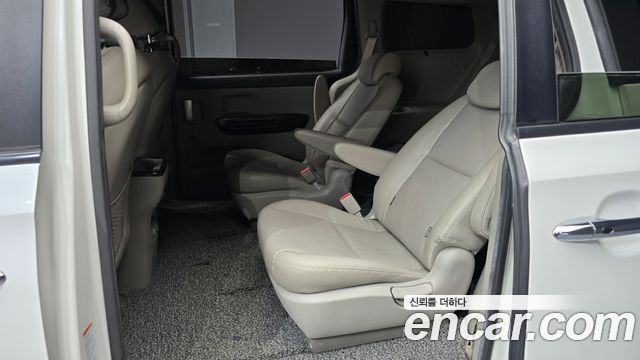 Kia Canival 2015 — photo 18