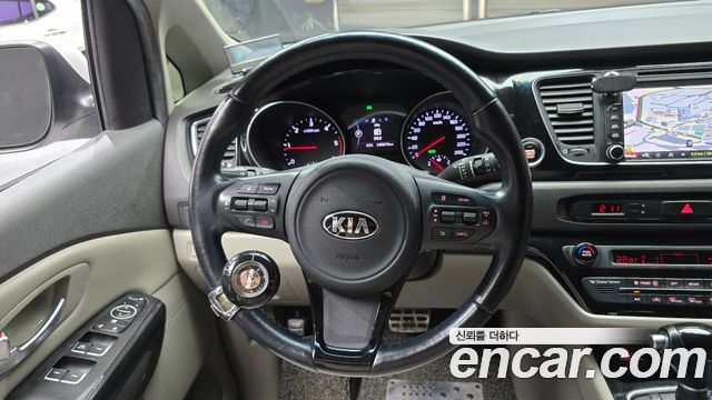 Kia Canival 2015 — photo 19