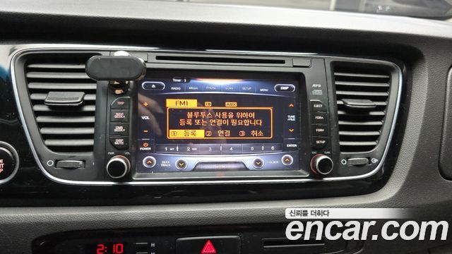 Kia Canival 2015 — photo 21