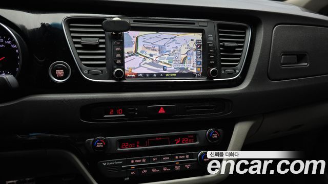 Kia Canival 2015 — photo 22