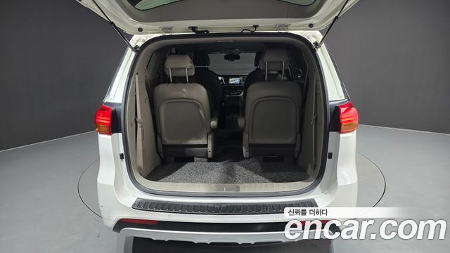 Kia Canival 2015 — photo 24
