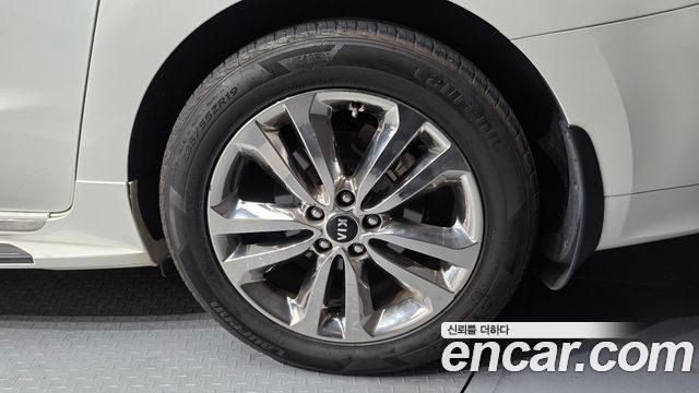Kia Canival 2015 — photo 7