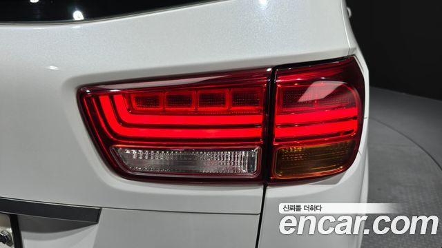 Kia Canival 2015 — photo 9