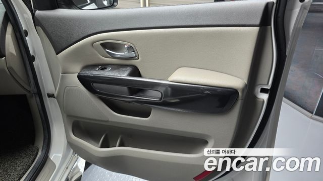 Kia Canival 2015 — photo 14