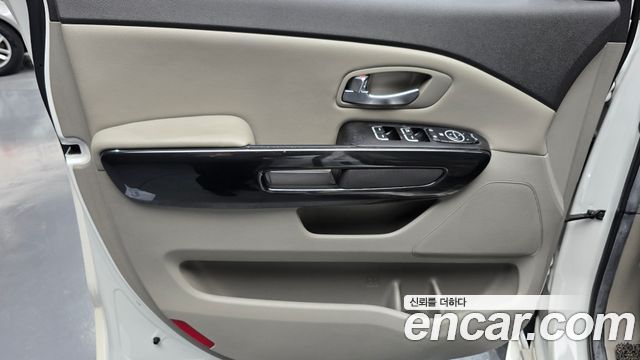 Kia Canival 2015 — photo 15
