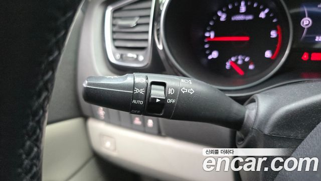 Kia Canival 2015 — photo 30