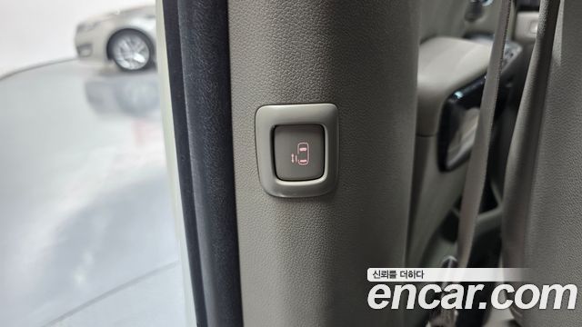 Kia Canival 2015 — photo 32
