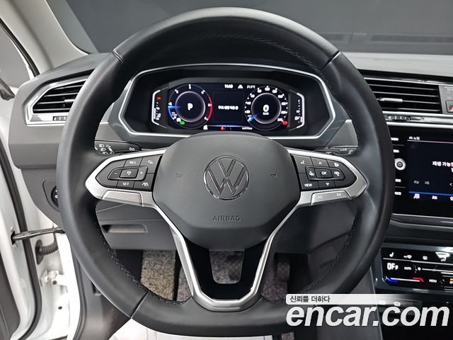 Volkswagen Tiguan 2022 — photo 12