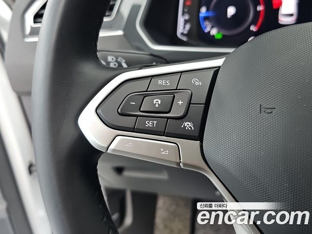 Volkswagen Tiguan 2022 — photo 13