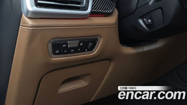 BMW X5M 2021 — photo 28