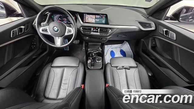 BMW 1-Series 2022 — photo 10
