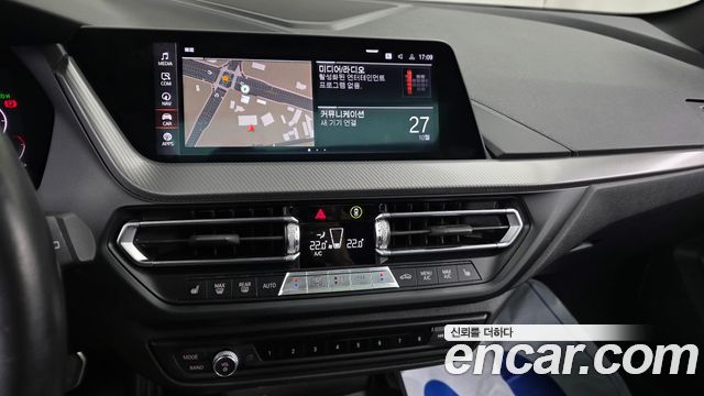 BMW 1-Series 2022 — photo 19