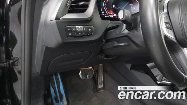 BMW 1-Series 2022 — photo 23