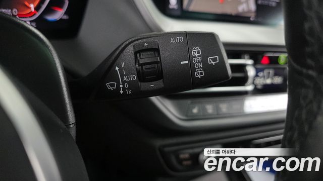 BMW 1-Series 2022 — photo 24